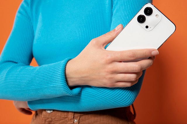 žena a telefon